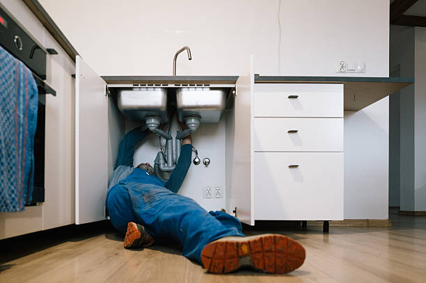 Professional Emergency Plumber technician working in Marionville, MO
